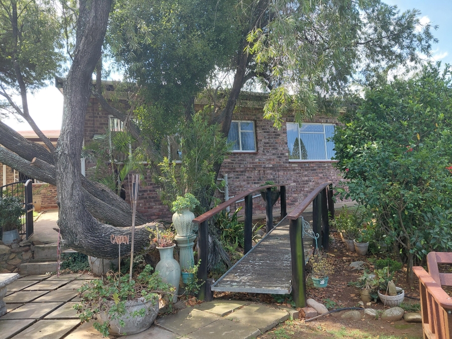 5 Bedroom Property for Sale in Vanes Estate Eastern Cape